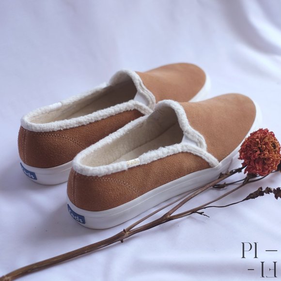 Keds tan suede shoes with cream sherpa inside - Picture 1 of 6